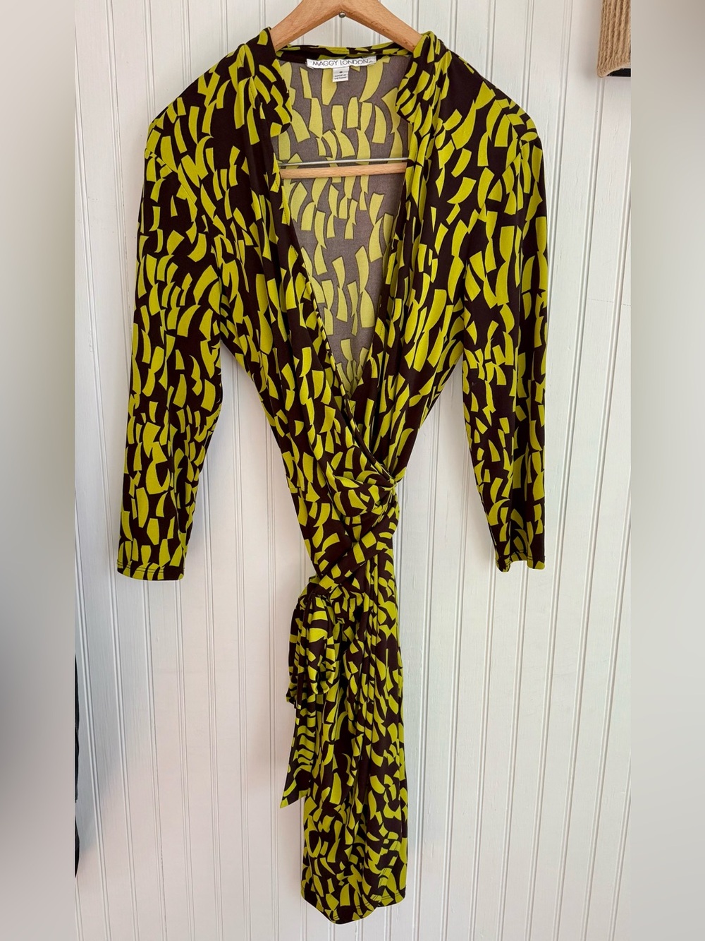 Maggy London Dress Size 8 Chartreuse Abstract Print Tie Belt Wrap Dress